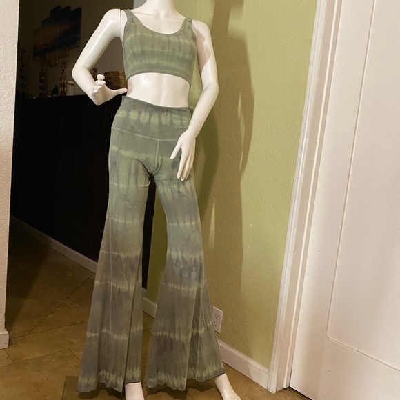 2 pieces bell bottom and top inseam 34 inches - Picture 7 of 12